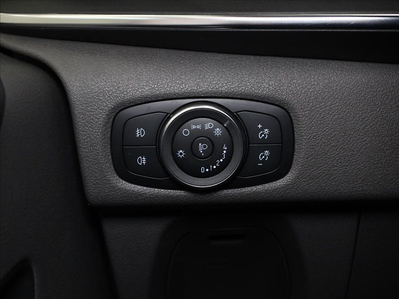 Ford Tourneo Custom 2,0 EB 95kW MT L1 Titan.8-míst - fotka 18 z 21