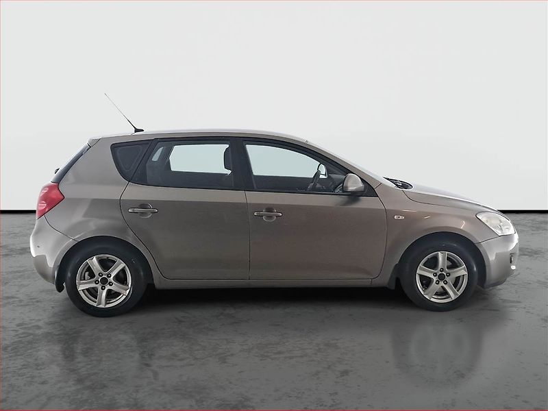 Kia Ceed (2009) 1.6 CVVT, po STK, slušný stav - fotka 6 z 16