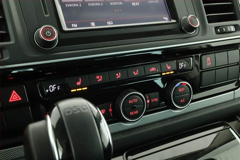 Volkswagen Multivan (2017) Highline 2.0 BiTDI 4Motion, ČR - fotka 13 z 17