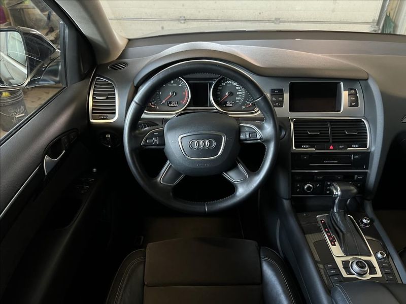 Audi Q7 3,0 TDi QUATTRO 7-MÍST - fotka 24 z 34