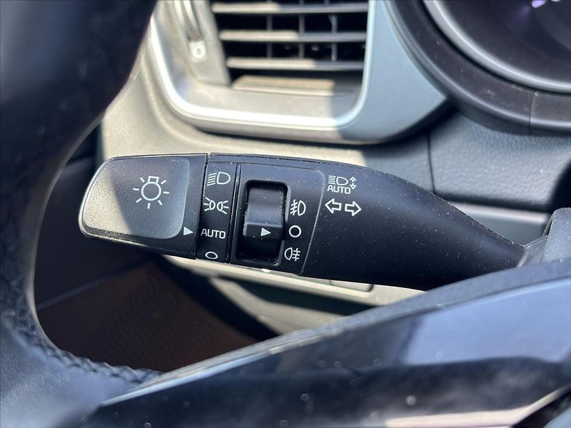 Kia Ceed 1,5 TGDi AT TOP ZÁRUKA ADAPTIV - fotka 34 z 40