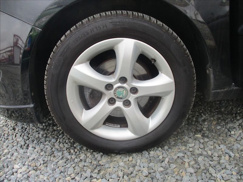 Škoda Fabia 1,2 TSI, klima, serv. kniha, - fotka 23 z 28