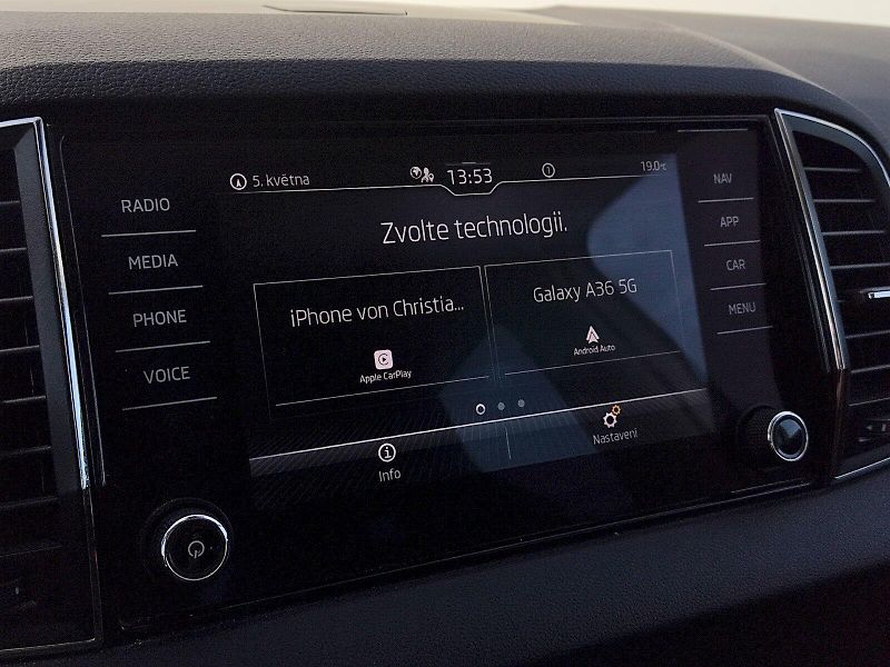 Škoda Karoq (2020) Style Dynamic 2,0 Tdi 110 Kw - fotka 12 z 34