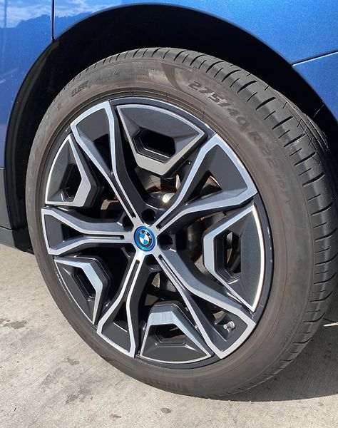 BMW iX (2021) 40 - fotka 4 z 23