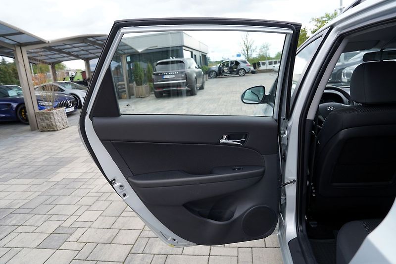 Hyundai i30 1.6 CRDI-16V/90 PS/ČR - fotka 16 z 38