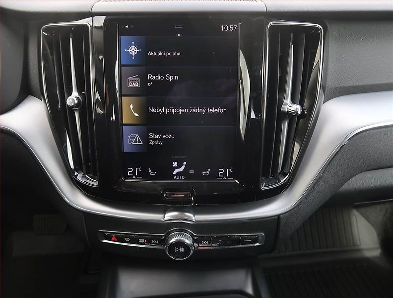 Volvo XC60 (2021) B4 AWD, 4X4,Automat,MHEV,45TKM - fotka 12 z 19