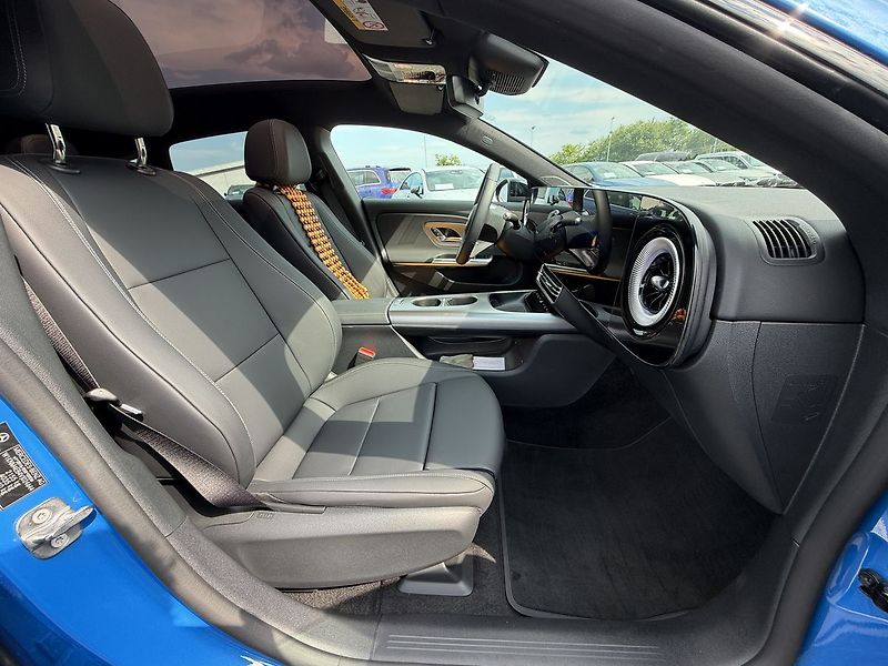 Mercedes-Benz CLA 200 Shooting Brake - fotka 10 z 39