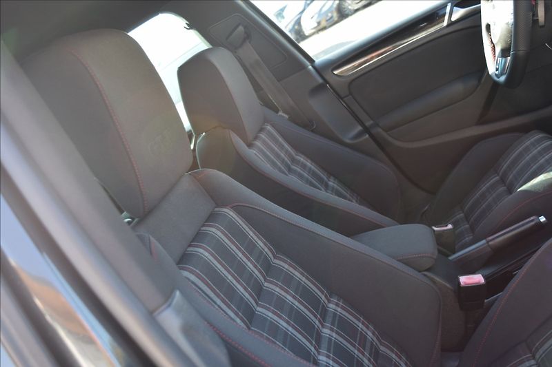 Volkswagen Golf 2,0 GTI 6 PO SERVISE AUTOMAT - fotka 41 z 45