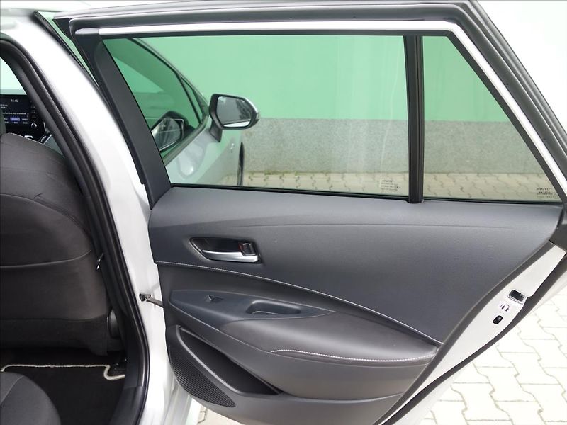 Toyota Corolla 2,0 STYLE TOURING SPORTS - fotka 33 z 44