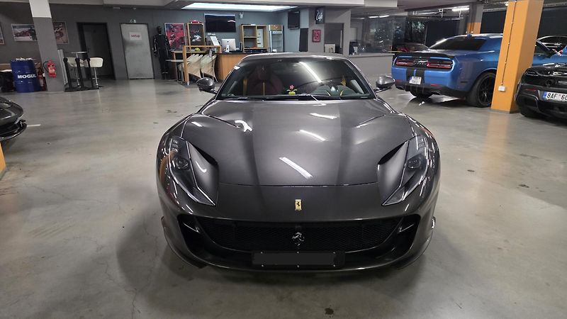 Ferrari 812 (2020) 2roky ZÁRUKA plný SERVIS - fotka 2 z 15