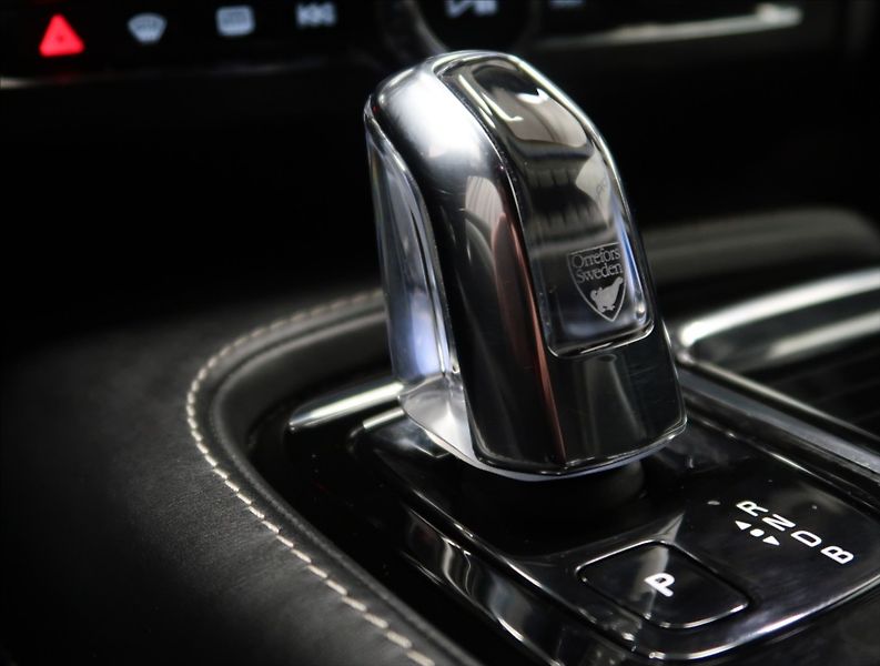 Volvo S90 2,0 T8 TWINENGINE AWD R-DESIGN - fotka 35 z 52