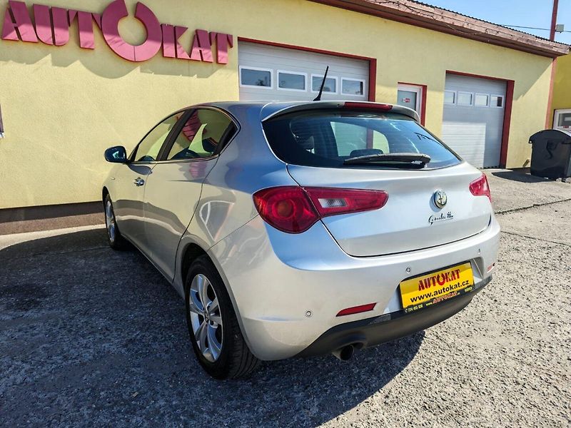 Alfa Romeo Giulietta (2013) 1.6 JTD DIG.KLIMA/1MAJ - fotka 5 z 19