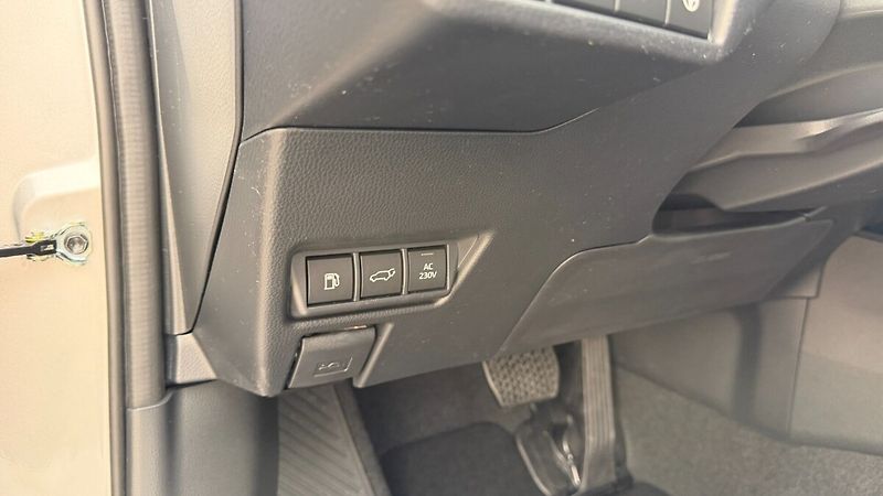 Toyota Prius PHEV Prestige dodání září - fotka 18 z 18