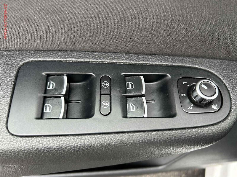 Seat Alhambra (2012) 2.0 TDi, Style, autoAC - fotka 11 z 18