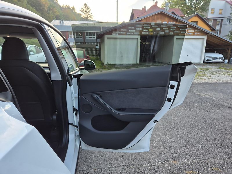 Tesla Model Y LONG RANGE DUAL MOTOR  92,7% - fotka 38 z 48
