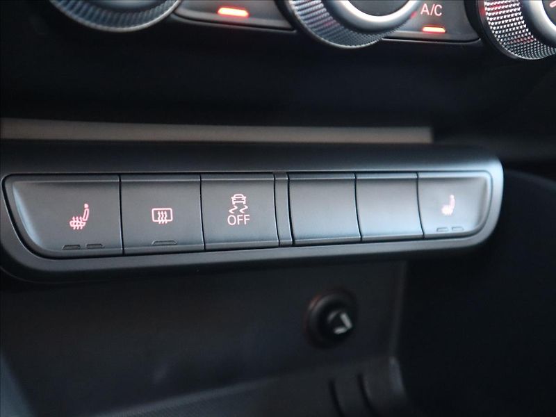 Audi A1 1,2 TSi MMI Výhřivané sedadla - fotka 21 z 26
