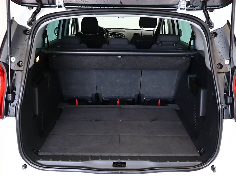 Peugeot 5008 (2016) 1.6 BlueHDi, Automat, Navi - fotka 12 z 18