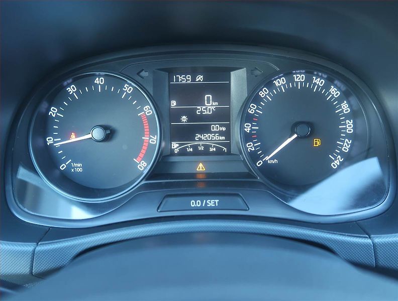 Škoda Fabia (2015) 1.0, Park. senzory - fotka 11 z 14