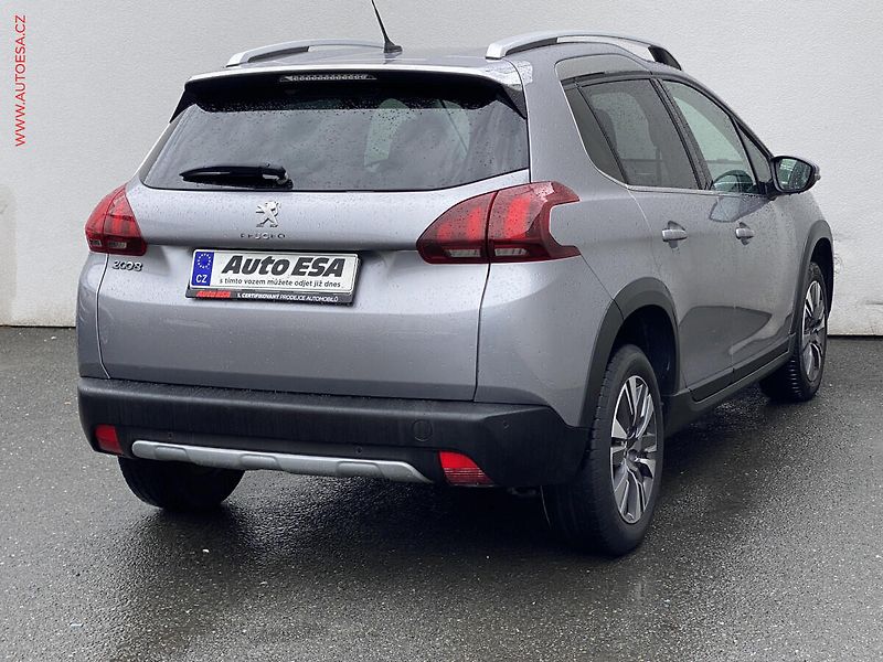 Peugeot 2008 (2019) 1.2 PT, Allure, kůže, navi - fotka 4 z 15