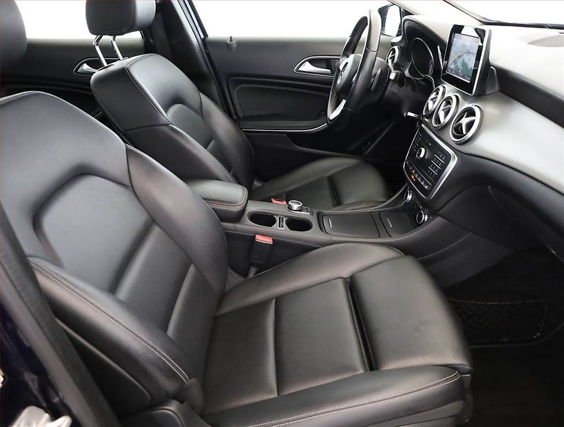 Mercedes-Benz GLA (2017) 200 d 4MATIC, 4X4 - fotka 7 z 20