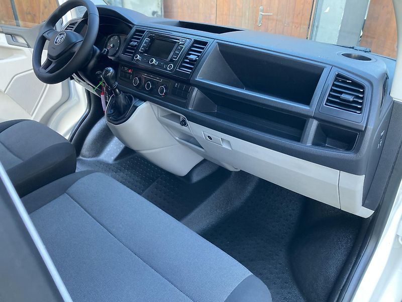 Volkswagen T6 (2017) 2.0TDi 4MOTION  California  - fotka 18 z 33