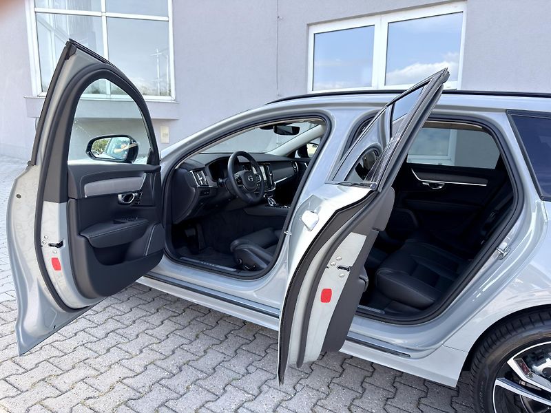 Volvo V90 T8 AWD ULTRA DARK + zimní kola - fotka 9 z 53