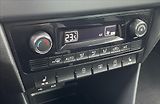 Škoda Rapid 1,6 tdi JOY 85kw led,xenon ,TZ - náhled 17