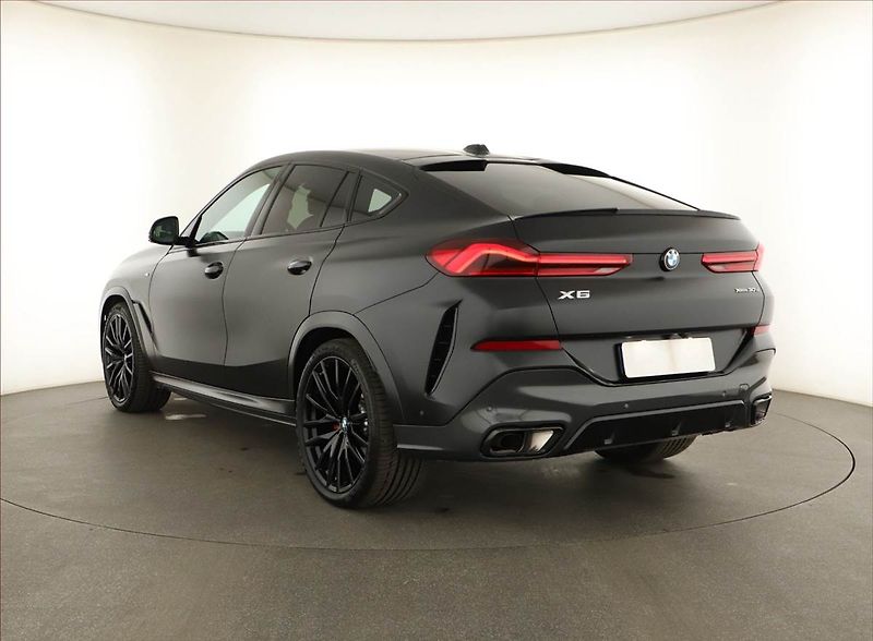 BMW X6 (2025) xDrive30d - fotka 4 z 21