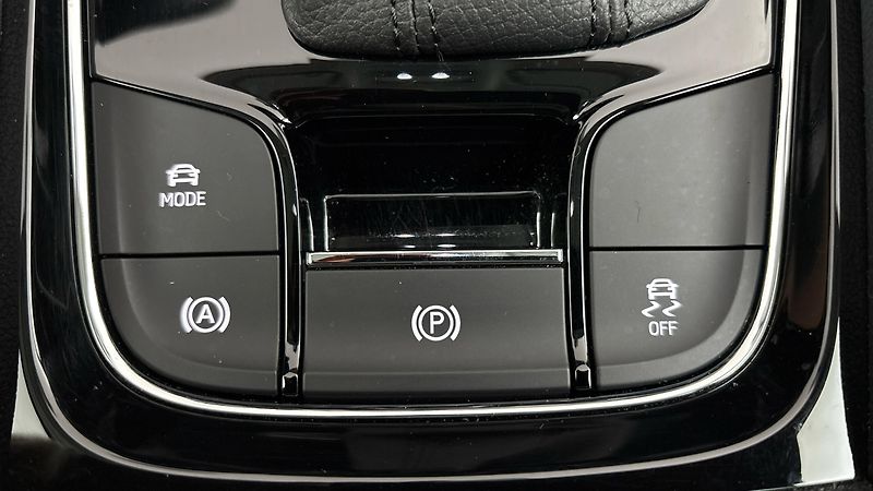 Škoda Karoq 1.5 TSI DSG Style - fotka 22 z 27