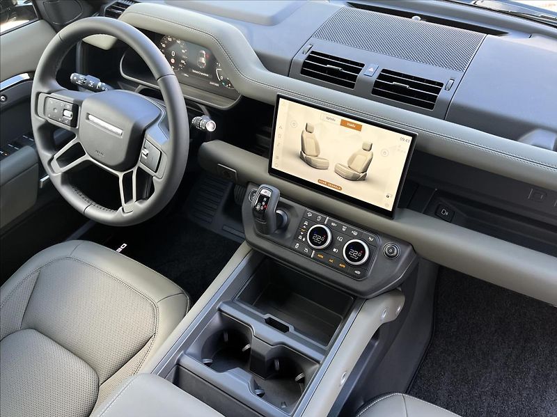 Land Rover Defender 110 D250 X-DYNAMIC SE - fotka 29 z 29