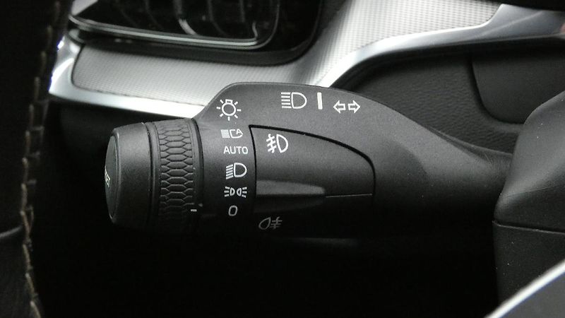 Volvo S60 T4 FWD R-Design - fotka 10 z 21