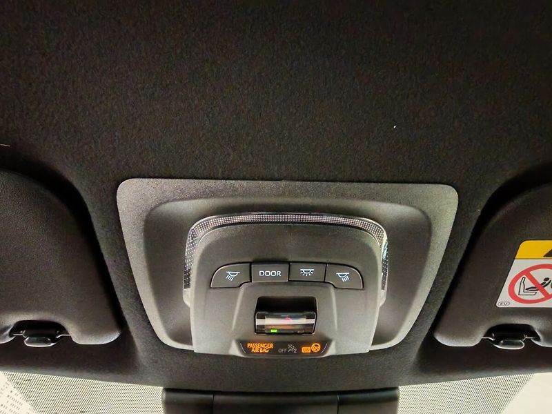 Toyota Corolla Cross 2.0 Hybrid 4x2 Executive - fotka 35 z 36
