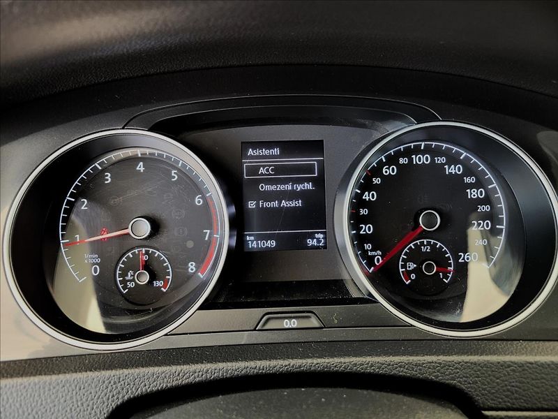 Volkswagen Golf 1,0 TSI,navi,digiklima,acc,alu - fotka 23 z 50