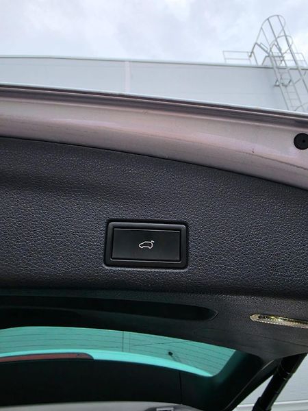 Volkswagen Sharan 2.0TDI DSG 4x4 7-M Webasto TZ - fotka 29 z 33