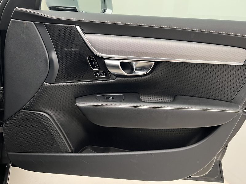 Volvo S90 D5 AWD R-DESIGN AUT - fotka 40 z 41