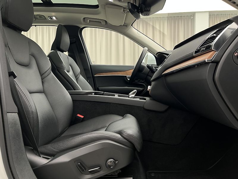 Volvo XC90 T8 AWD INSCRIPTION 7 MÍST AUT - fotka 20 z 49