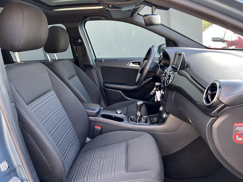 Mercedes-Benz Třídy B B180 1.6i 90kw KAMERA NAVI ALU - fotka 37 z 50
