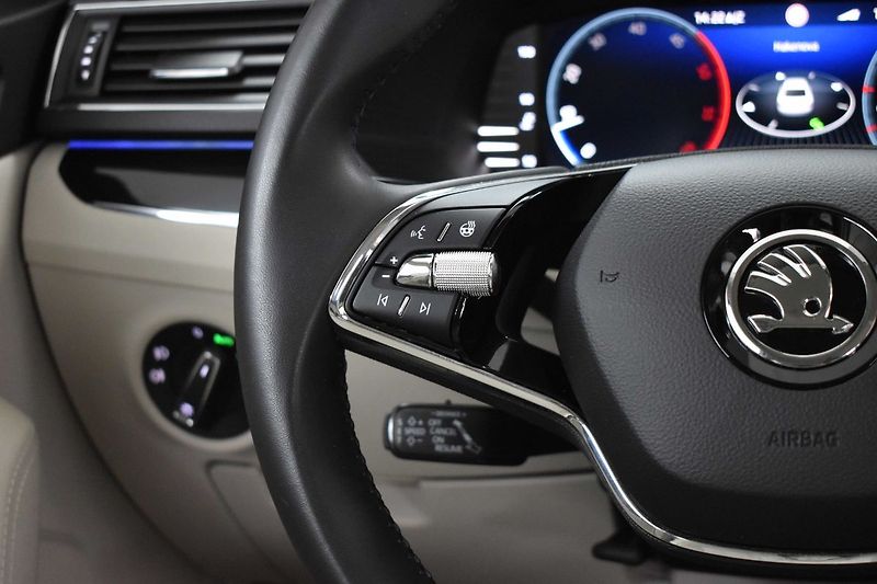 Škoda Superb 2.0 TDI L&K*TAŽNÉ*DPH*ČR 1.MAJ - fotka 24 z 52