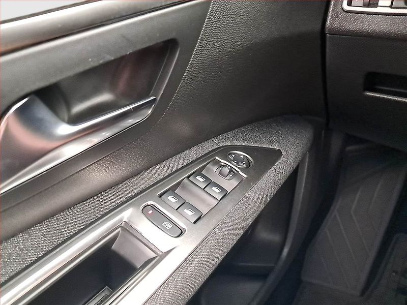 Peugeot 5008 (2018) PureTech 130, 7 míst - fotka 20 z 20