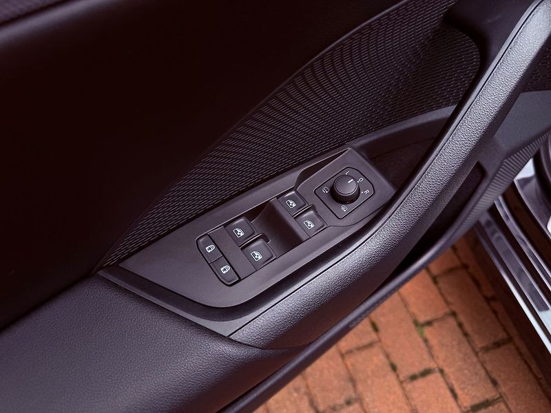Škoda Octavia 2.0 TDi Style, ČR, 1.Maj, Serv - fotka 14 z 36