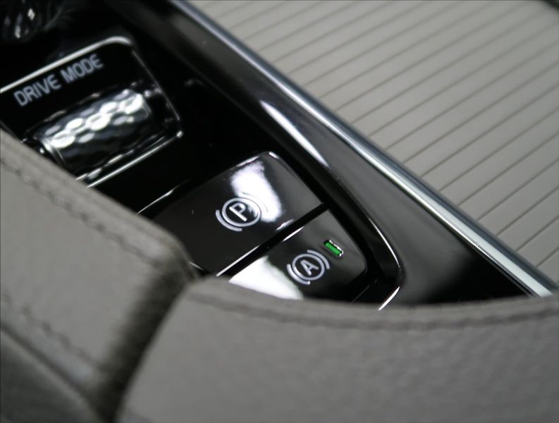 Volvo S90 2,0 D5 AWD INSCRIPTION - fotka 38 z 54