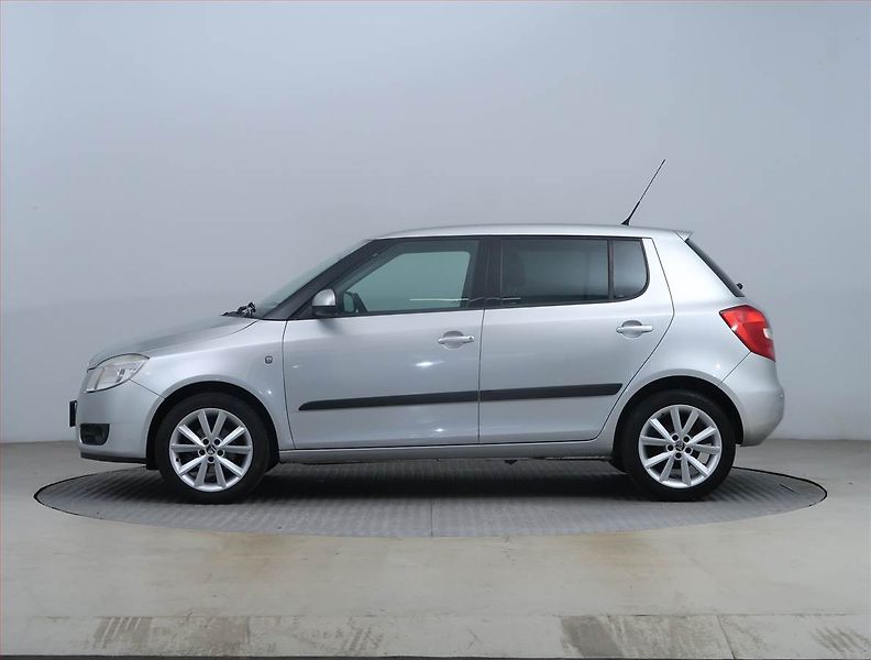 Škoda Fabia (2007) Ambiente 1.2 12V, ČR,1.maj - fotka 3 z 14