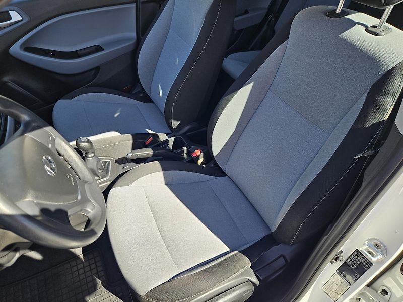 Hyundai i20 (2016) 1.2 NOVÉ ROZVODY A STK - fotka 12 z 23