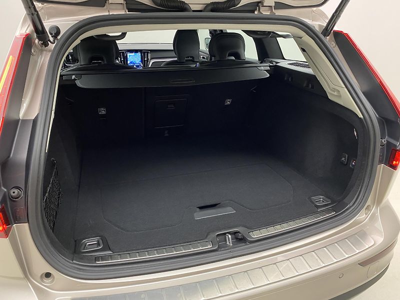 Volvo V60 CC B4 AWD CORE AUT CZ - fotka 6 z 54