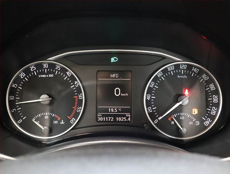Škoda Octavia (2011) 2.0 TDI, Automat, nová STK - fotka 11 z 17