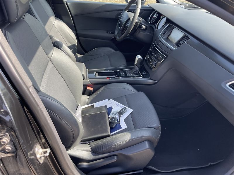 Peugeot 508 2,0 HDI 133kw SW Allure Automa - fotka 14 z 40