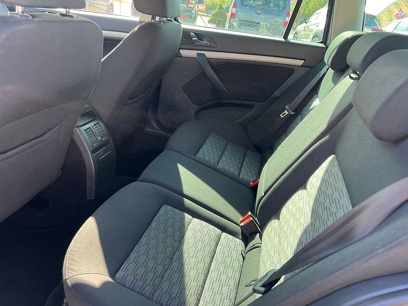 Škoda Octavia 2.0 TDi - fotka 8 z 15