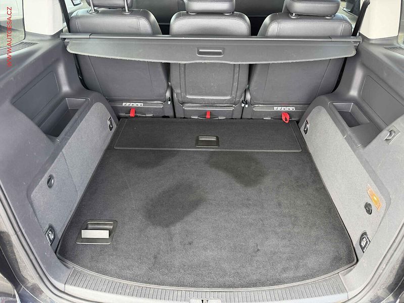 Volkswagen Touran (2010) 2.0 TDi, Highline, DSG, bixen - fotka 7 z 17