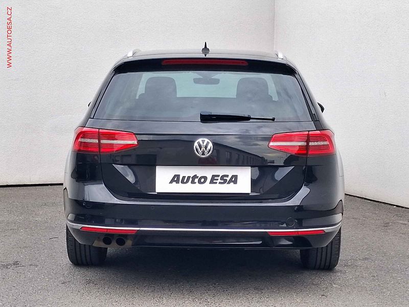 Volkswagen Passat (2015) 1.8 TSi, Highline, DSG, +ALU - fotka 5 z 21