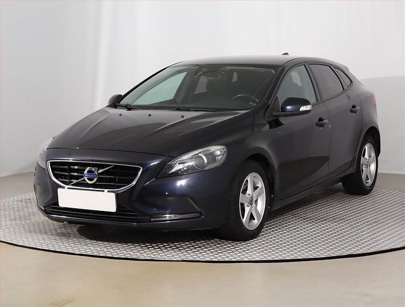 Volvo V40 (2016) 2.0 T2, Navi, Tempomat - fotka 2 z 16